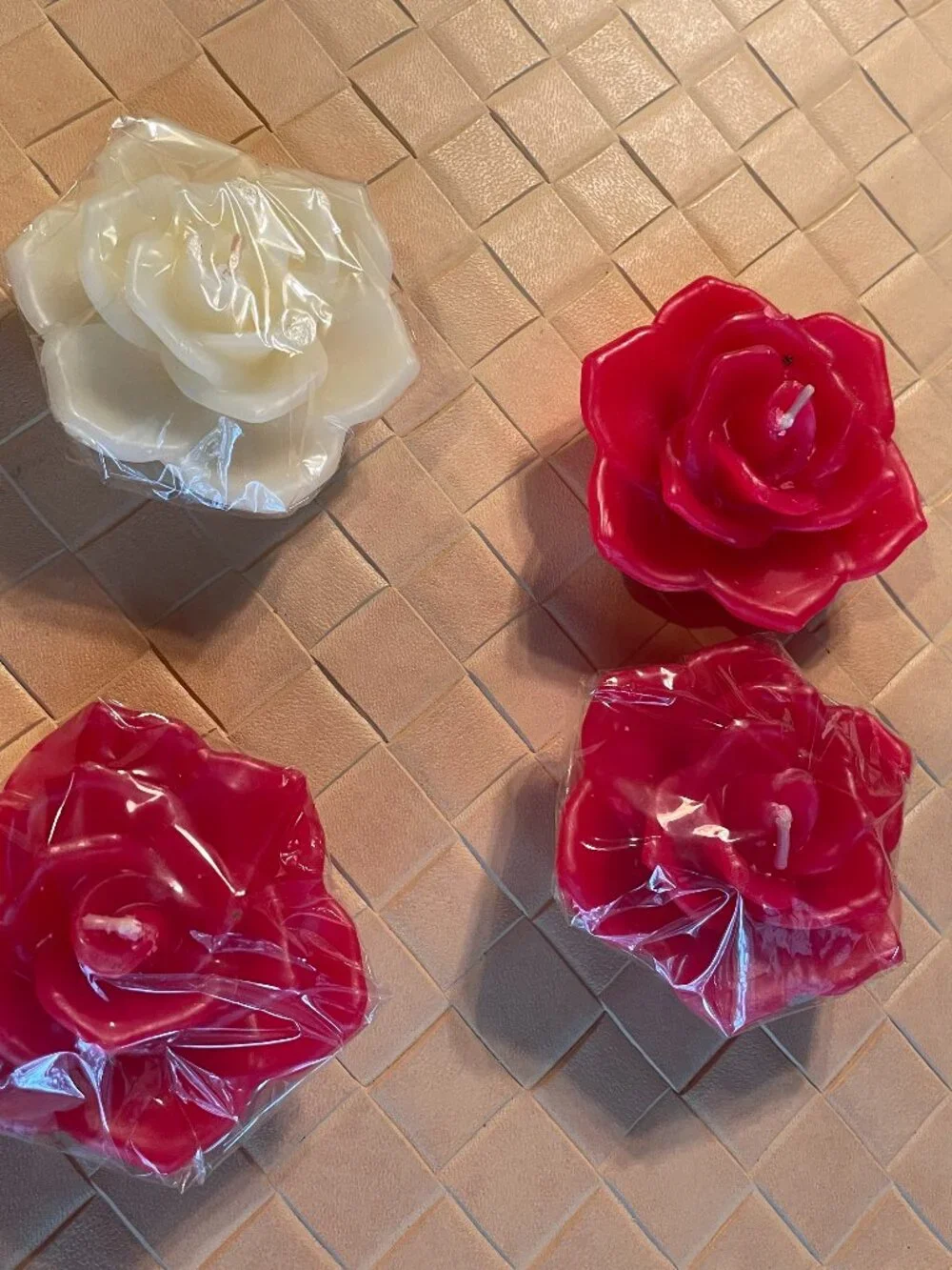 Lot of 4 (3 Red, 1 White) Rose Shaped Floating Candles with Fragrance New